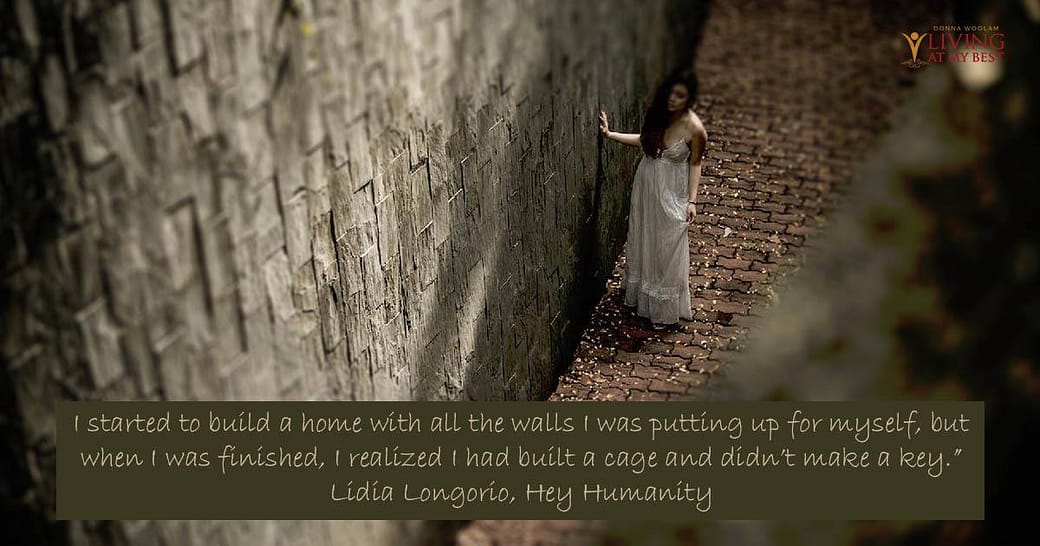 woman at wall, lidia longorio, pain